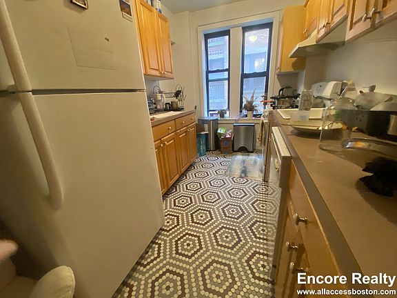2nd image of 452 Park Dr APT 8