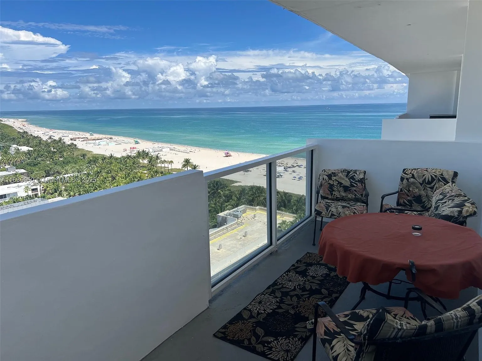 The Decoplage Condo — Photo 3