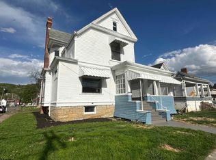 108 Marshall St, Mannington, WV 26582