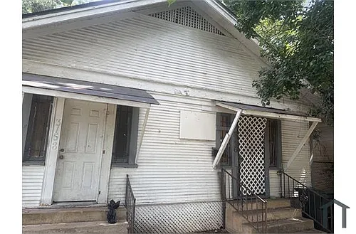 3158 Lillian St Photo 1