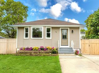 18 Ashwood Dr, Shirley, NY 11967