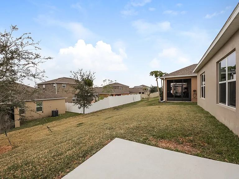 978 Maypole Dr — Photo 15