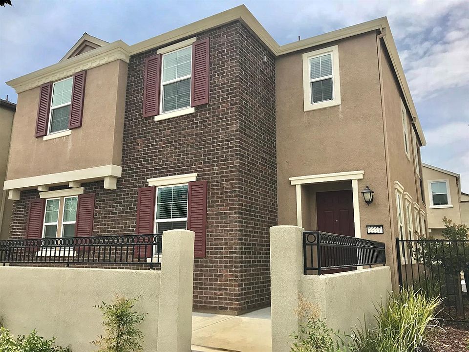 1st image of 2227 Village Green Dr