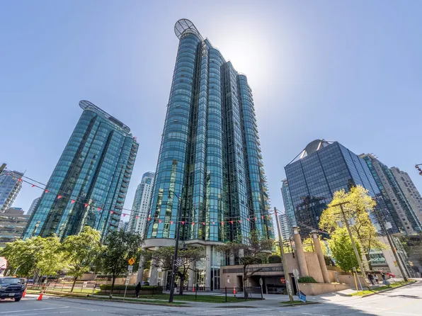 588 Broughton St #202, Vancouver, BC V6G 3E3