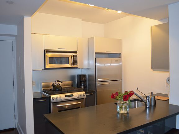 4th image of 350 W 42nd St APT 11I
