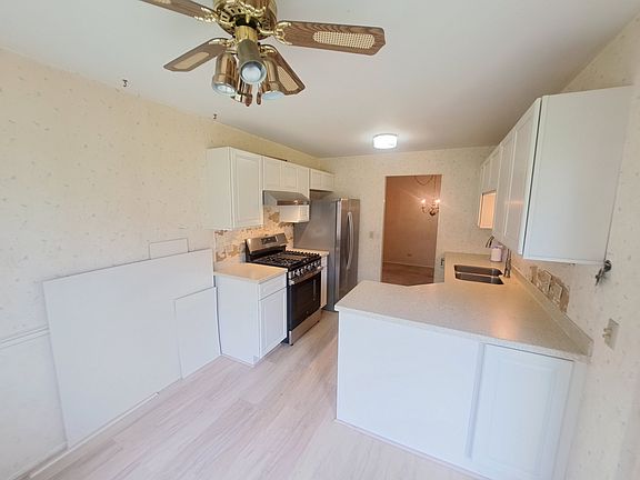 3rd image of 1232 Plum Tree Ct APT A1