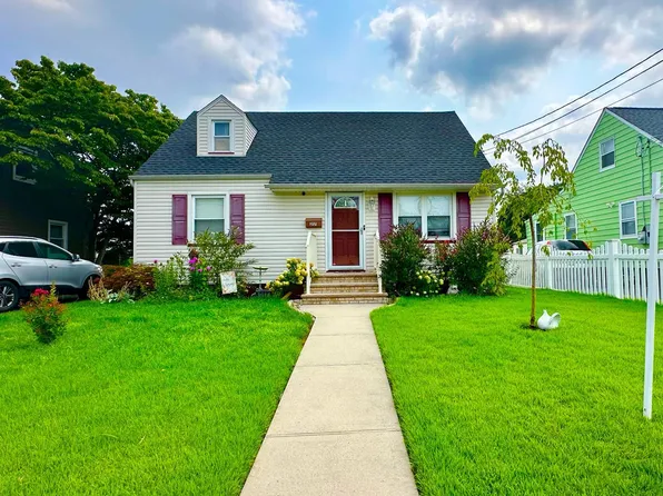 217 Bergen St, Woodbridge, NJ 07095