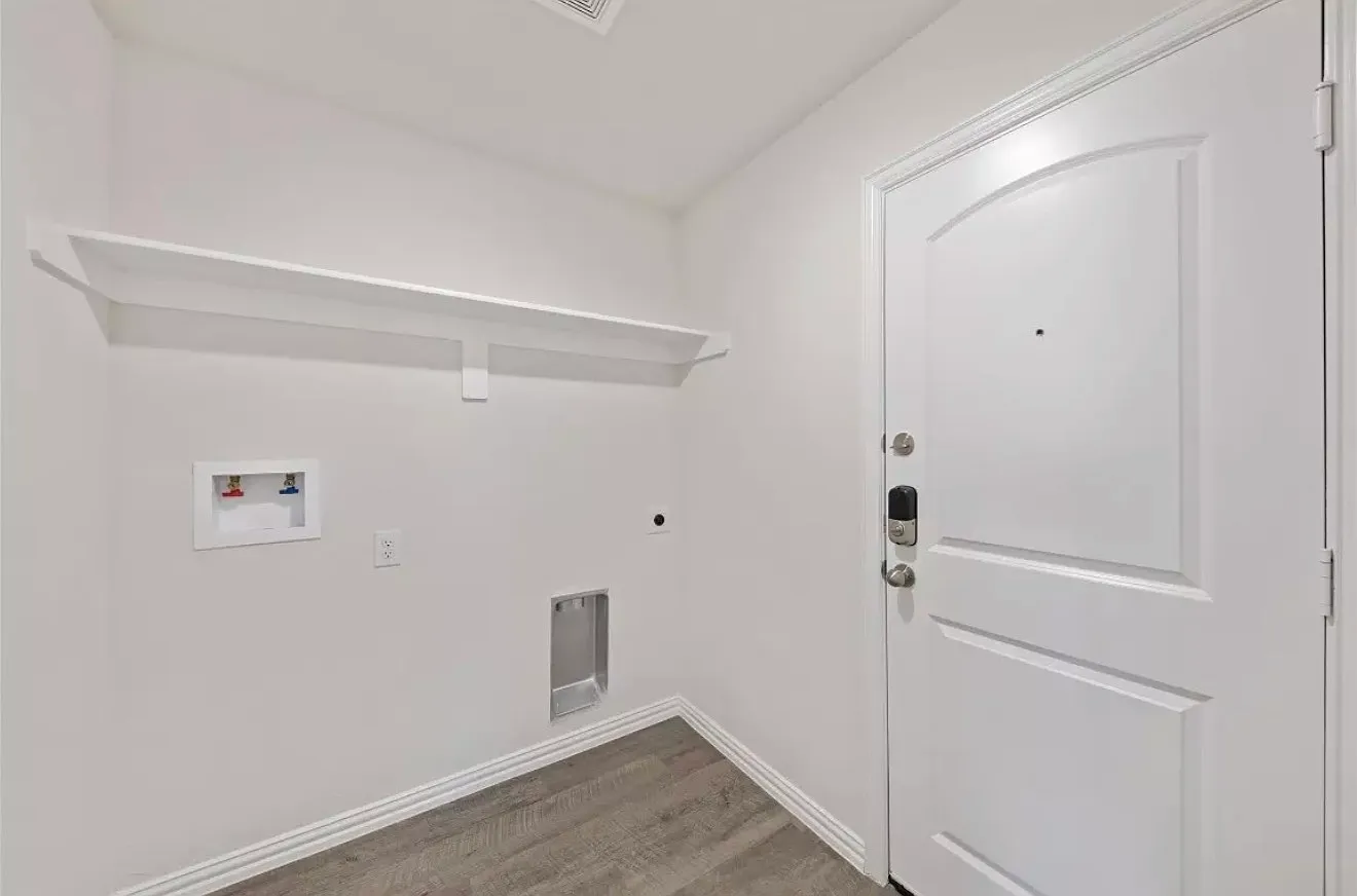 3 bed, 1298 sqft, $3,000 — Photo 4