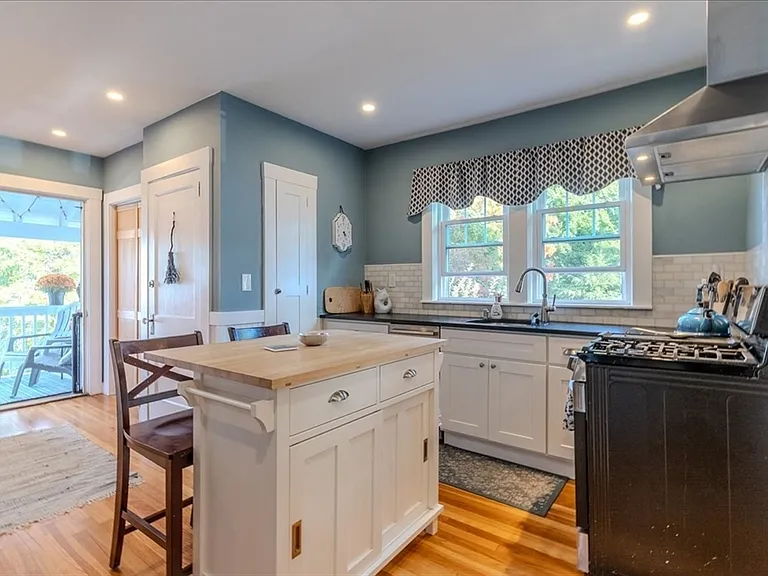 135 Russett Rd #2 — Photo 9
