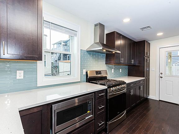 2nd image of 28 Albion St #1A