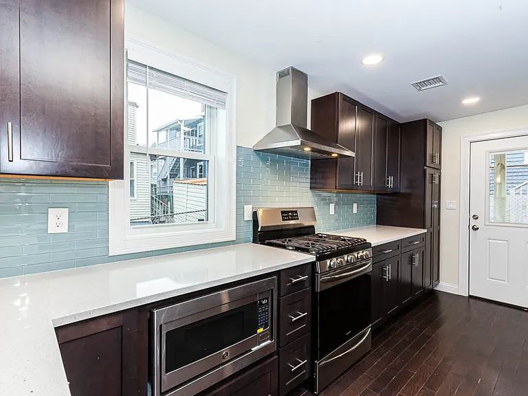 28 Albion St #1A — Photo 2