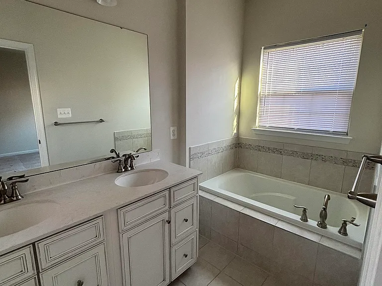 2976 Cornfield Ave — Photo 46