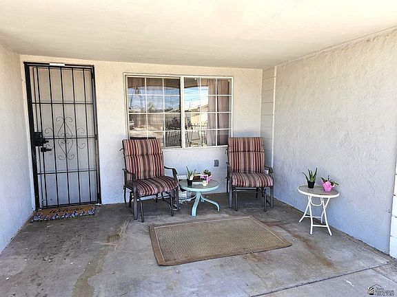 2nd image of 2097 E La Mesa St