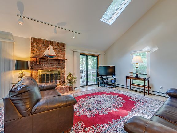 4th image of 17 Woodcock Ln