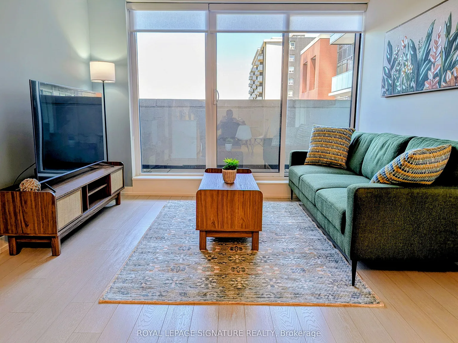Notting Hill Condos — Photo 2
