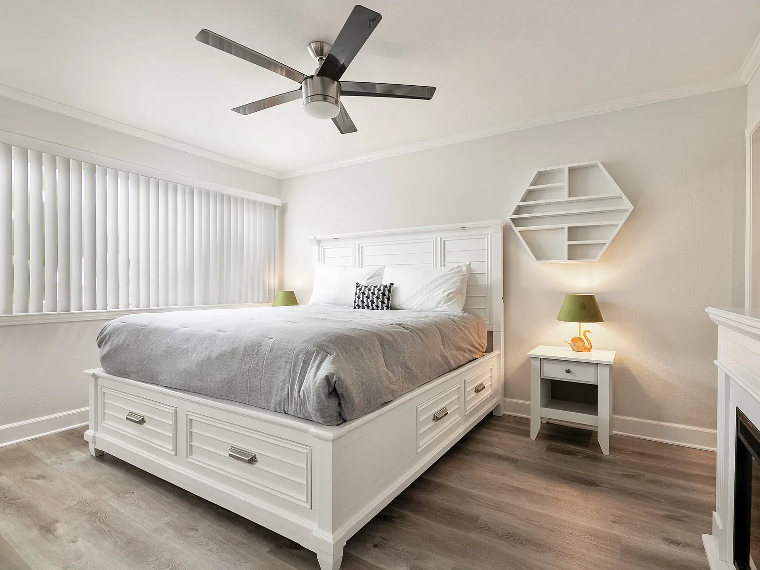 2 bed, 978 sqft, $6,000 — Photo 4
