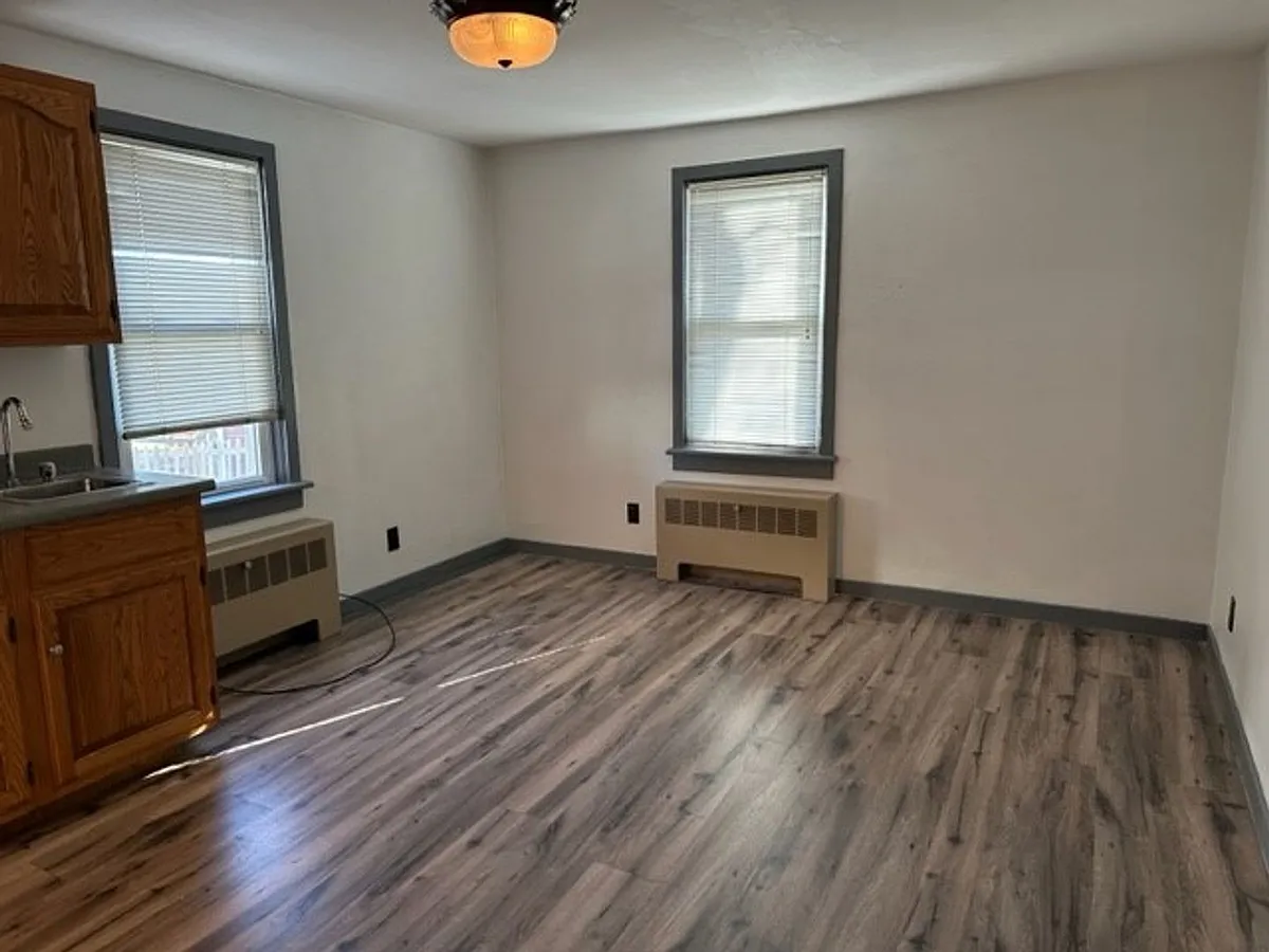 Building Photo - 55 Carlisle Springs Rd #4