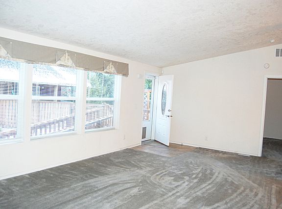 2nd image of 804 Albion Ave SE