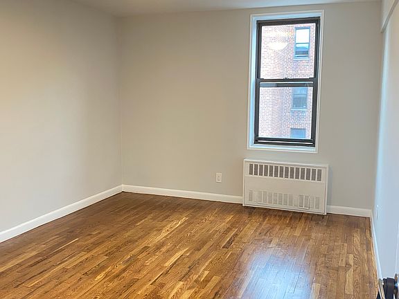 3rd image of 1580 E 18th St APT 4C