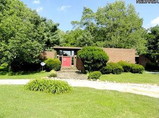 8650 Hart Rd, Kirtland Hills, OH 44060