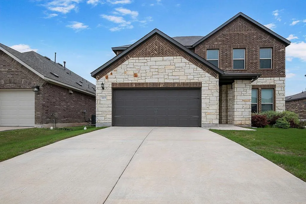 4 bed, 3.0 bath, 2234 sqft, $2,300 — Photo 2
