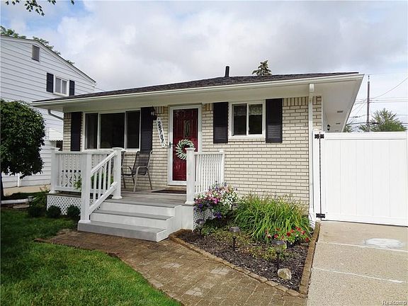 2nd image of 25787 Fairgrove St