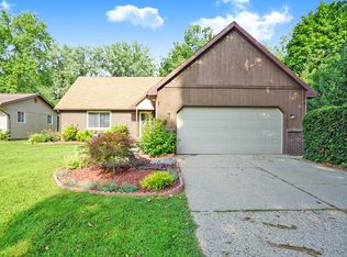 719 Oakleigh Rd NW, Grand Rapids, MI 49504