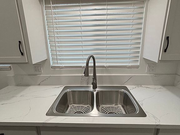 3rd image of 1924 San Pascual St #7