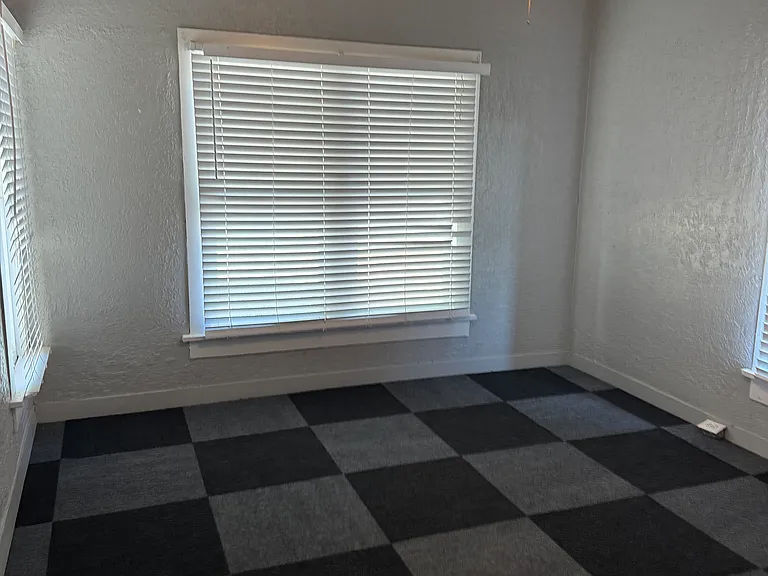 406 W Hornaday — Photo 17