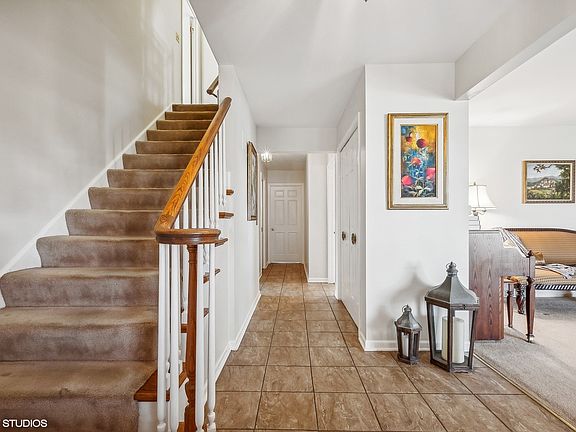2nd image of 1018 Meadowlark Ln