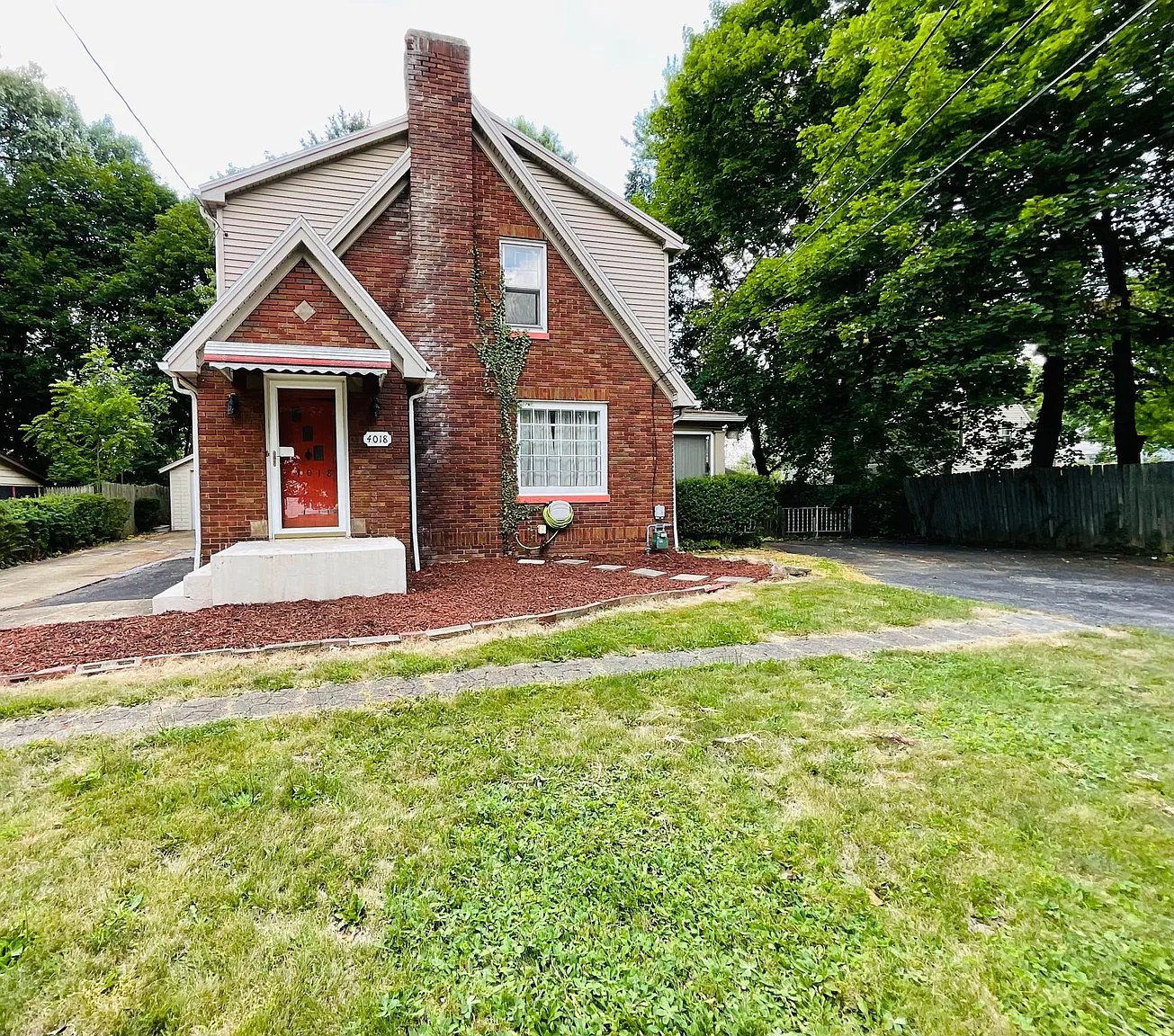 4018 Howard St photo 1