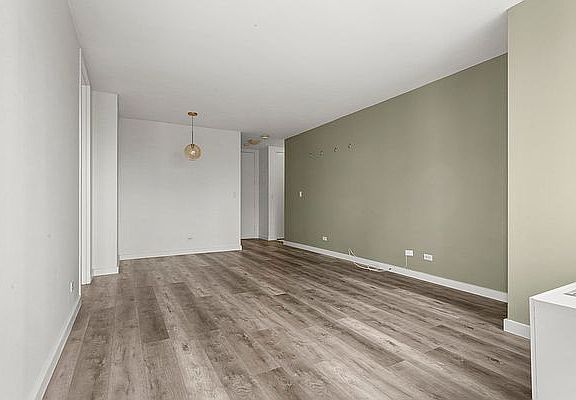 4th image of 161 W 61st St APT 22H