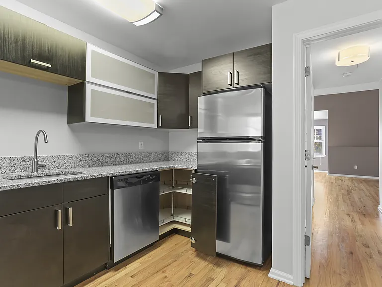 102 Lansdale Ave #V — Photo 2