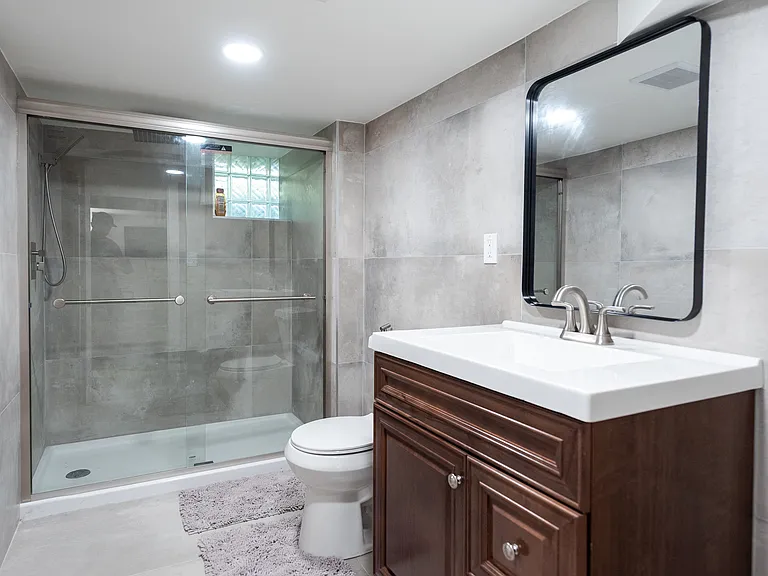 1646 Wyandotte Ave — Photo 23