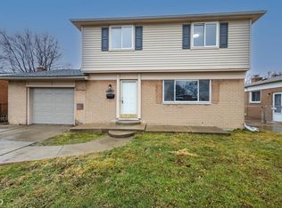 30441 J Carls St, Roseville, MI 48066