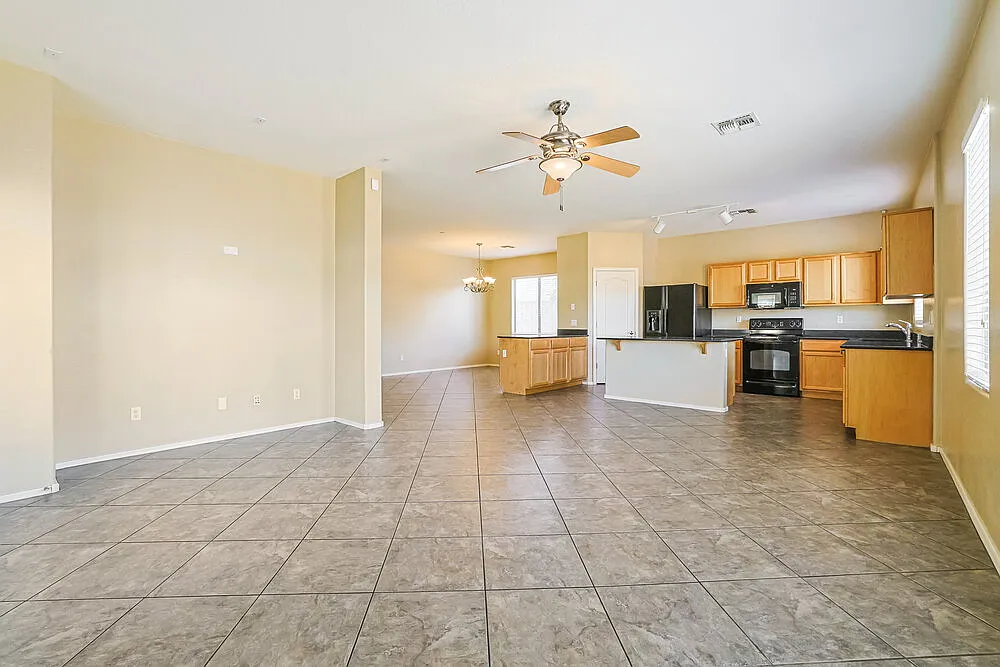 3 bed, 2.0 bath, 1750 sqft, $2,435 — Photo 4