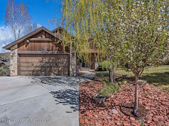 3rd image of 101 Cliff Rose Way