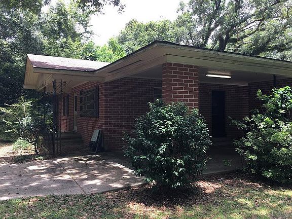 3rd image of 1010 Cary Memorial Dr