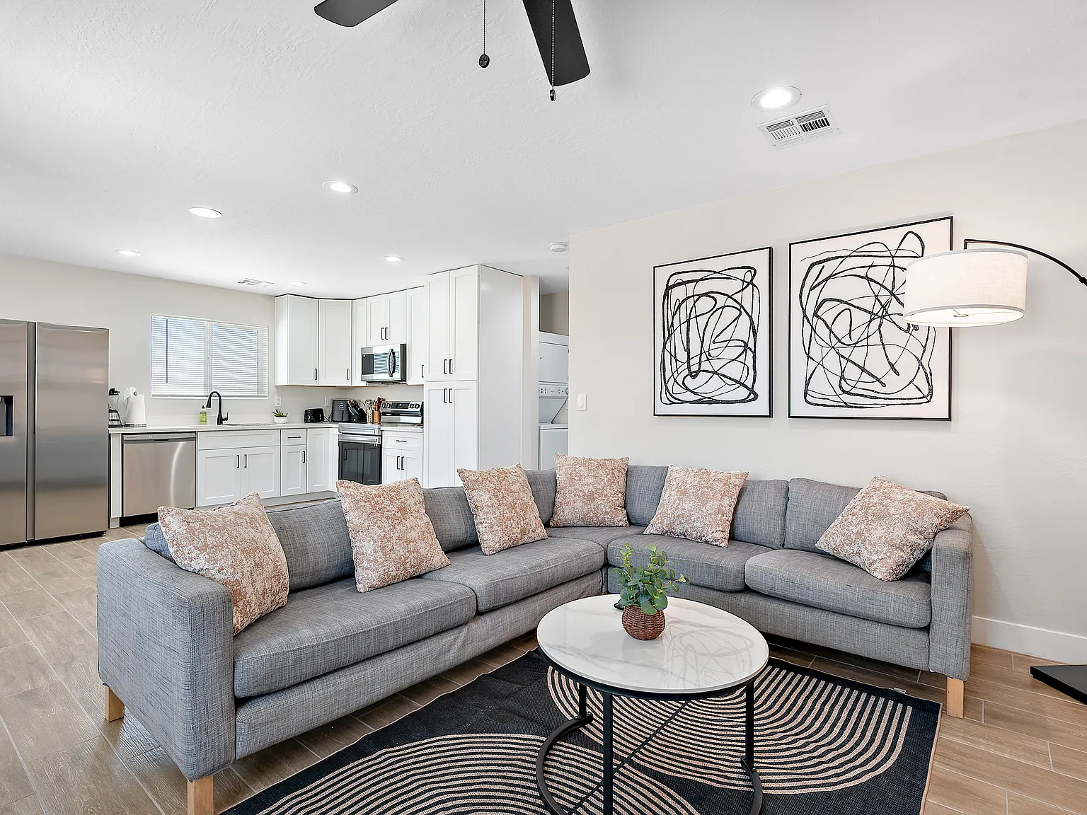 2 bed, 900 sqft, $1,650 — Photo 2
