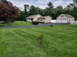 83 Oakdale Rd, Chester, NJ 07930