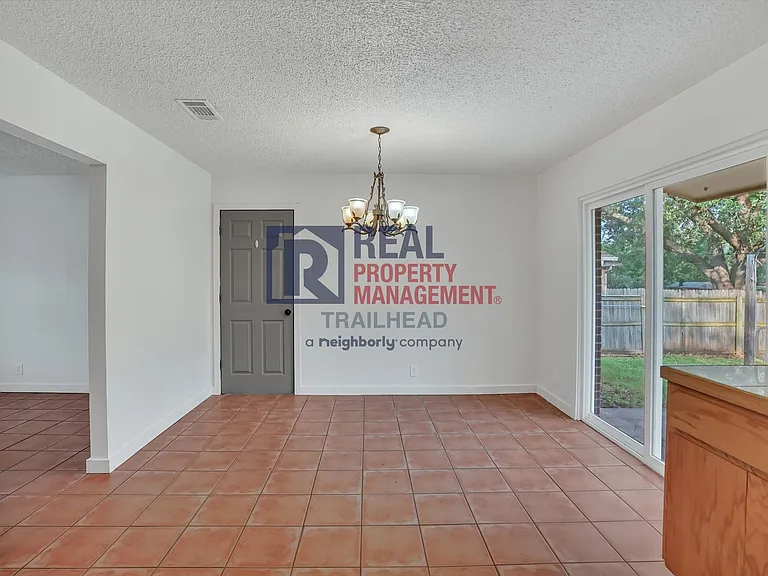 1424 Phillips St — Photo 11