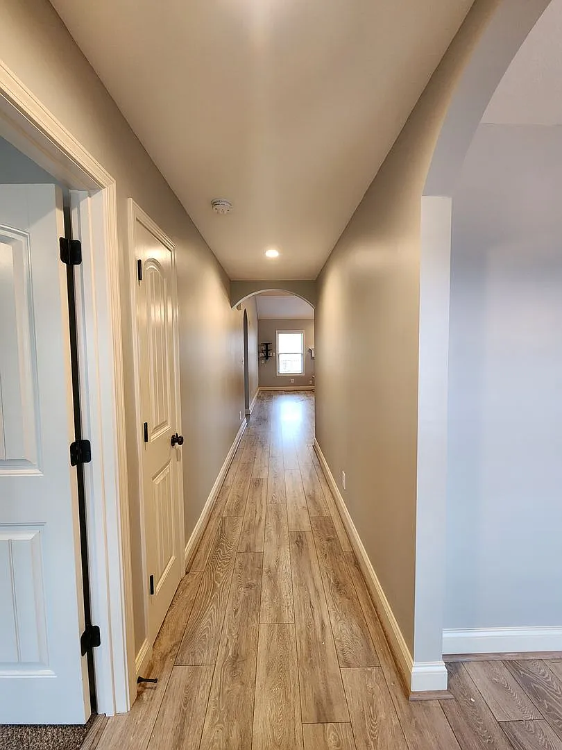 - 4 Bedrooms 2 Bathroom + Large Bonus Room — Photo 4