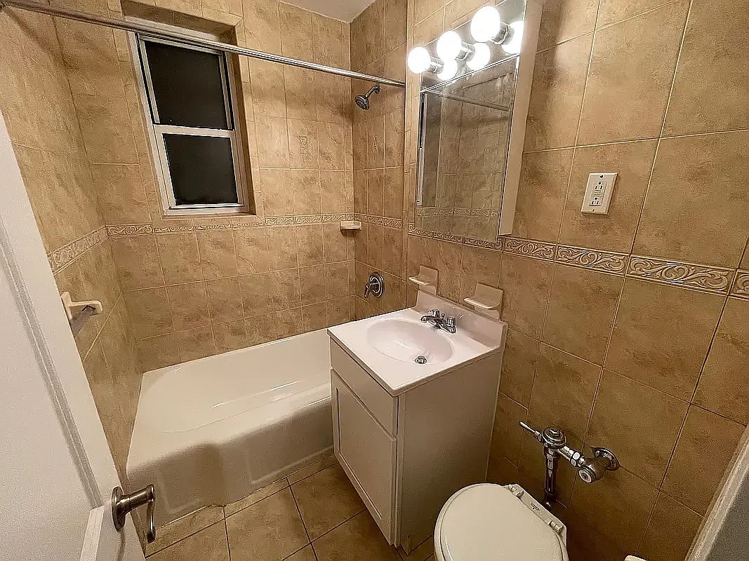 1011 Ocean Avenue — Photo 2