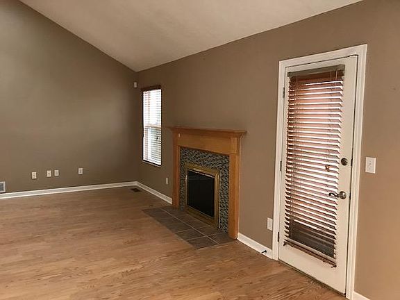 5th image of 9372 Auburn Ave