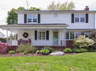 25 Andover Ln, Hicksville, NY 11801
