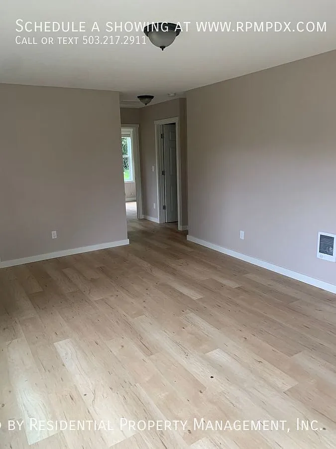 Light and Bright Bungalo between Multnomah Village and Hillsdale! — Photo 4