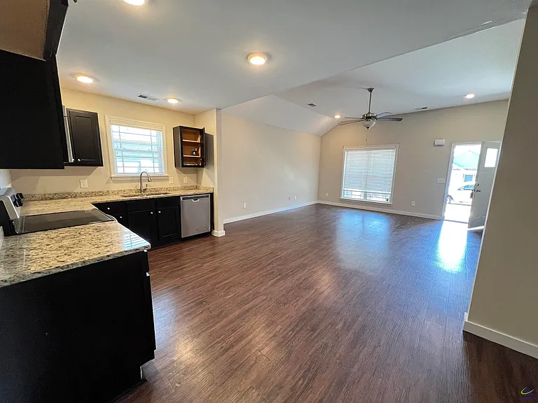 126 Jaybee Dr — Photo 4