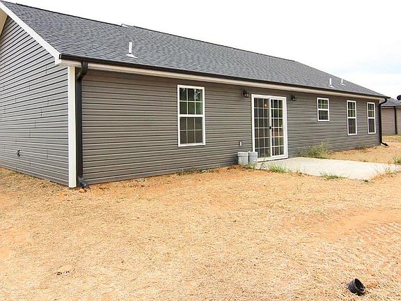 5th image of 242 Culloden Moore Dr