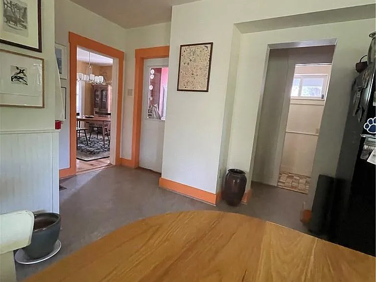 113 Marshall St — Photo 12