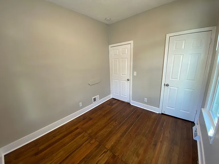 1411 Center St — Photo 9